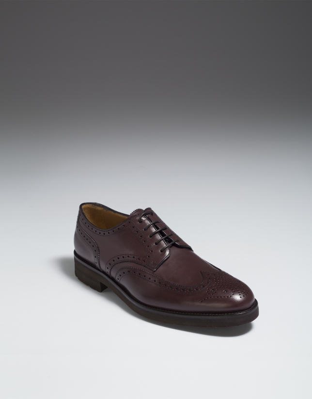 Zapato clásico con picados marrón