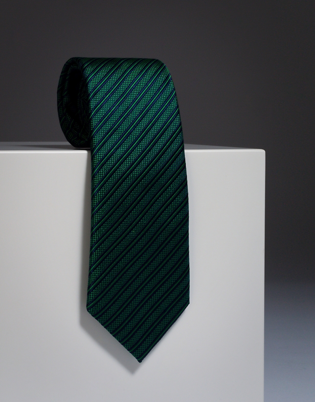 Corbata seda verde con raya marino