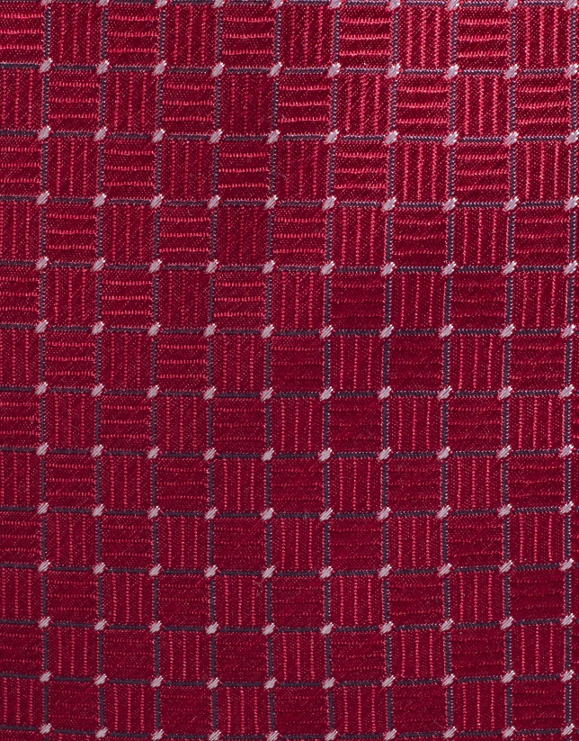 Corbata de seda roja con estructura de perfil crudo