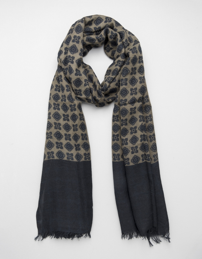 Beige scarf with navy blue trim
