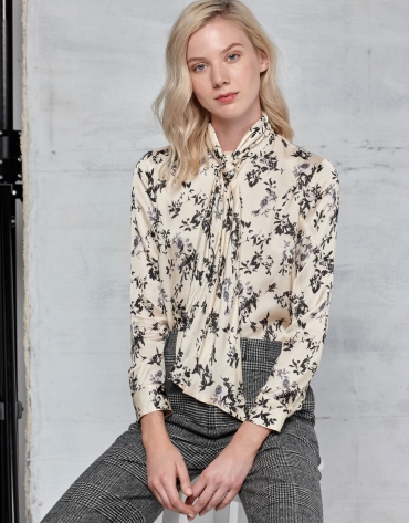 Floral print blouse with bow