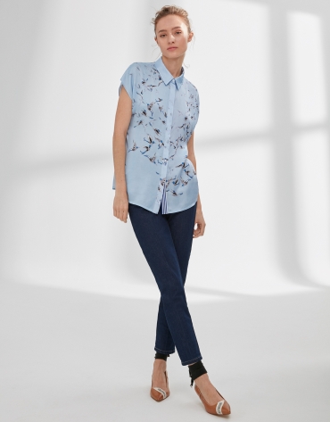 Blue Japanese-style blouse