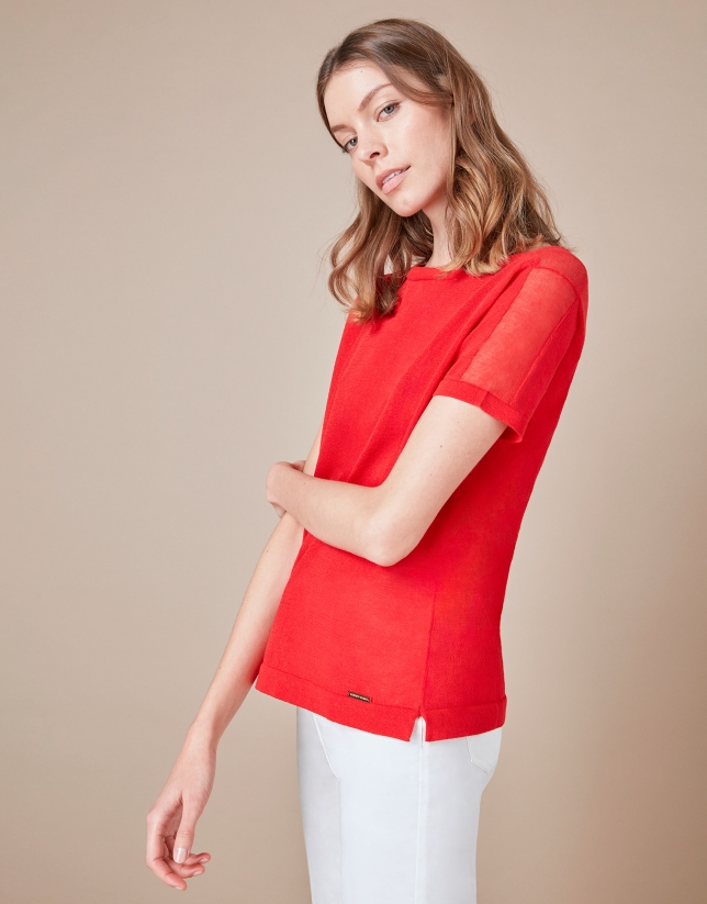 Red structured t-shirt