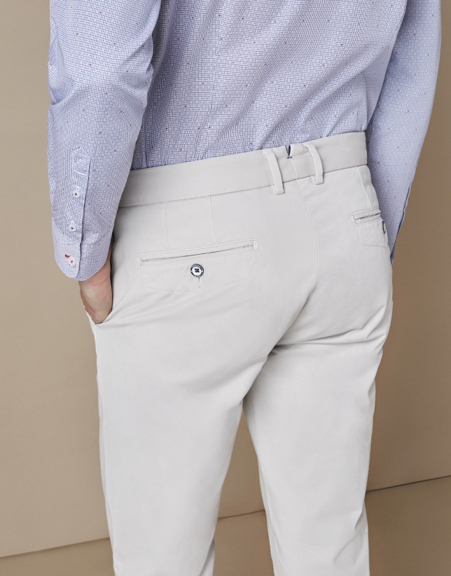 Pantalón chino algodón gris