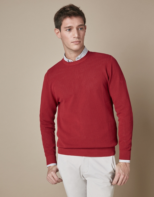 Burgundy structured sweater with round neck