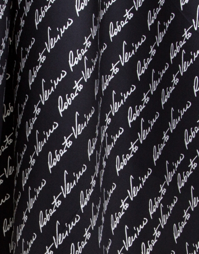 Pañuelo seda negro logos firma