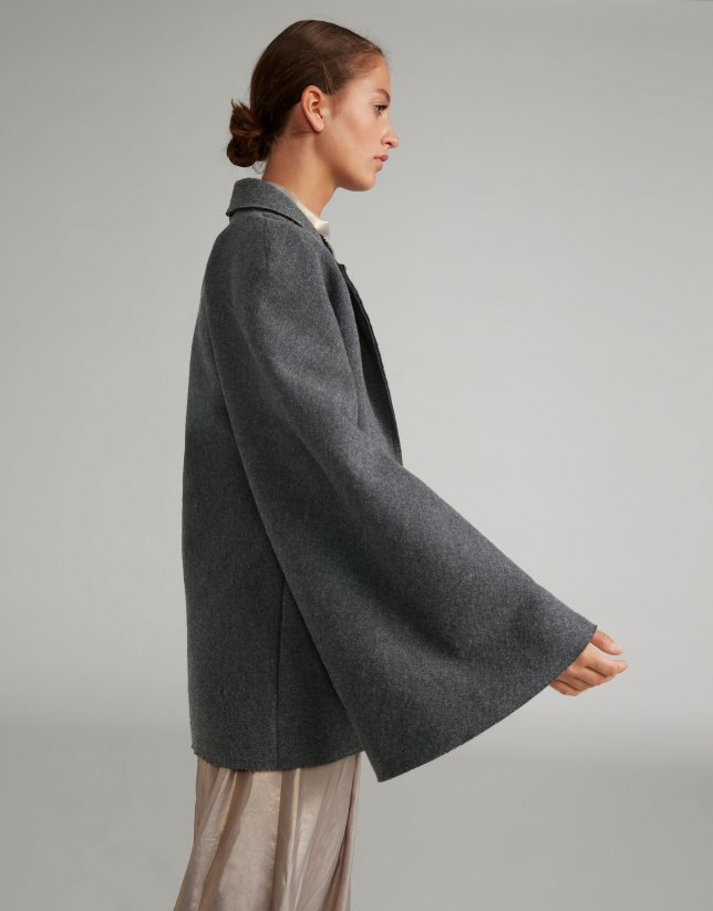 Abrigo capa lana gris claro