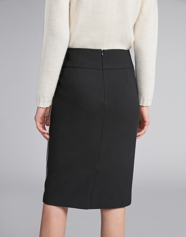 Black pencil skirt with contrasting ribbon