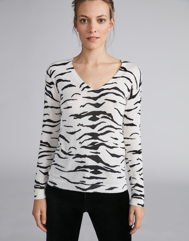 Silver knit top with zebra design