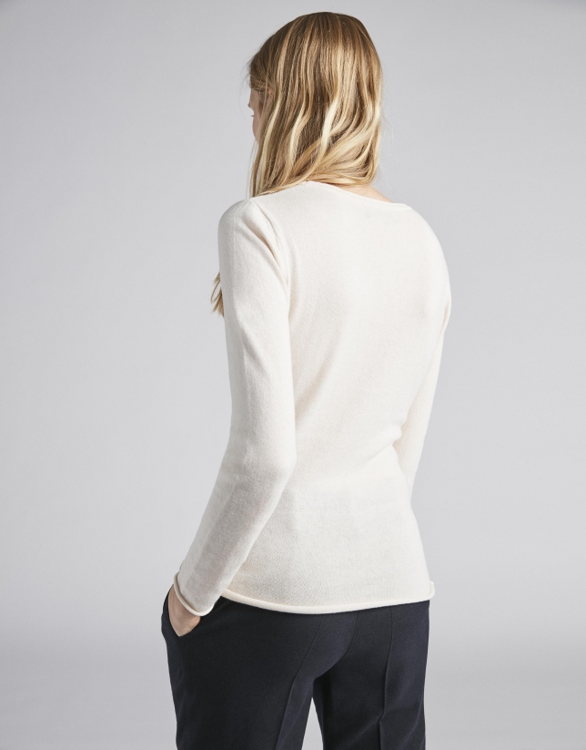 Ivory sweater with round neck