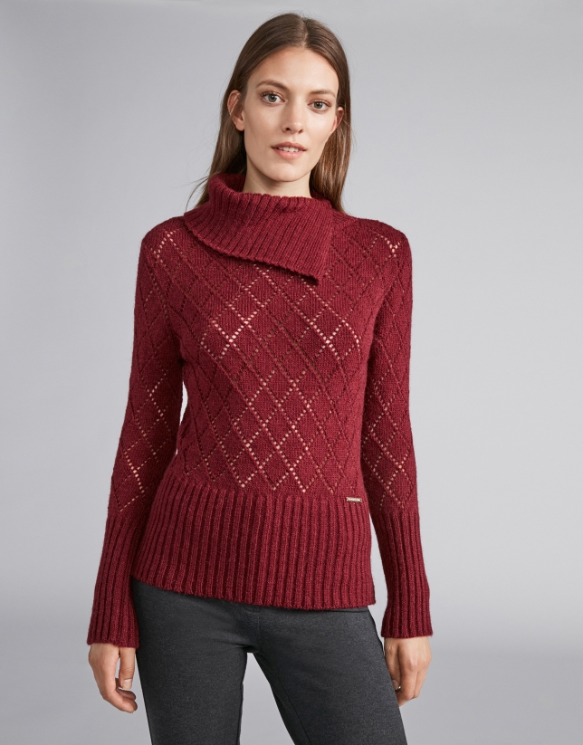 Scarlet openwork sweater with asymmetric collar