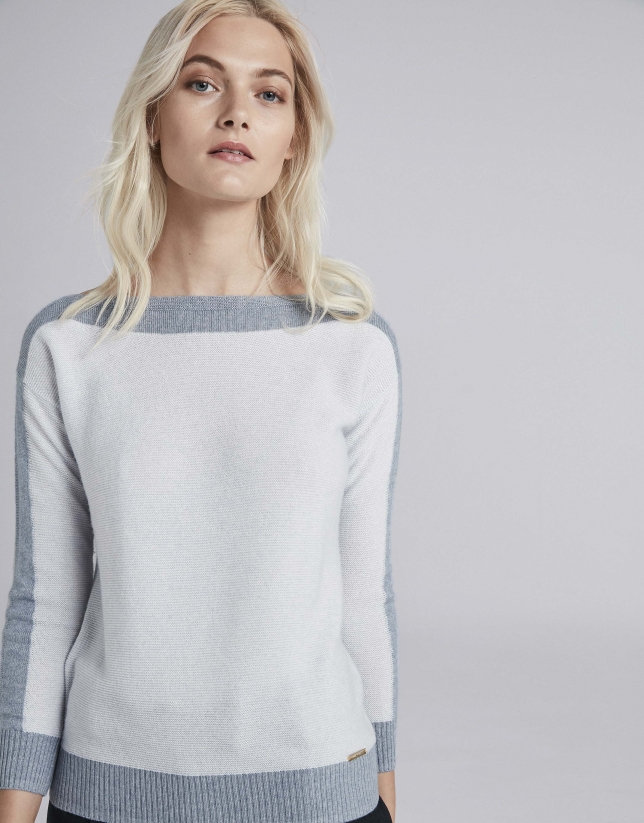 Light blue two-color sweater with round neckline