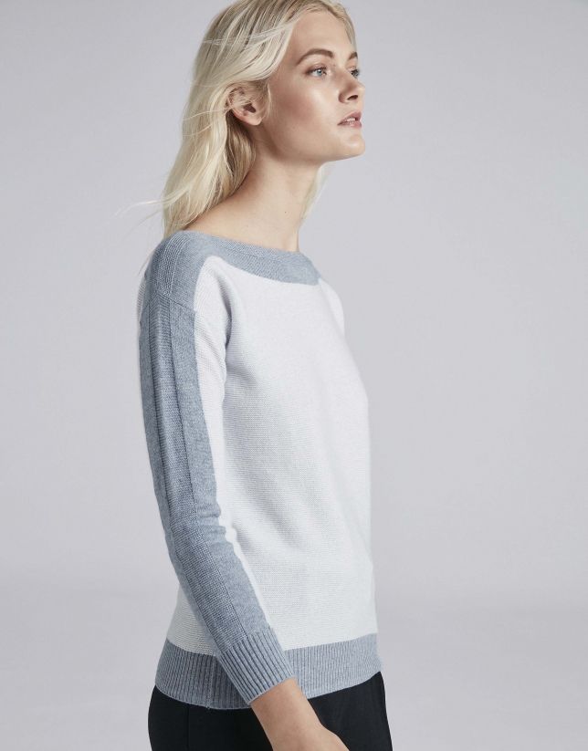 Light blue two-color sweater with round neckline
