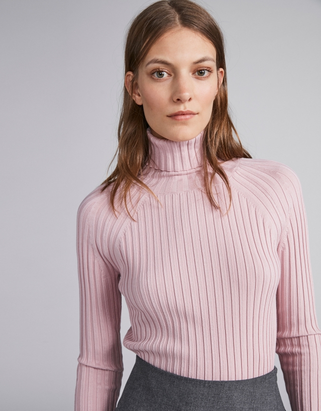 Pink ribbed sweater with turtle neck