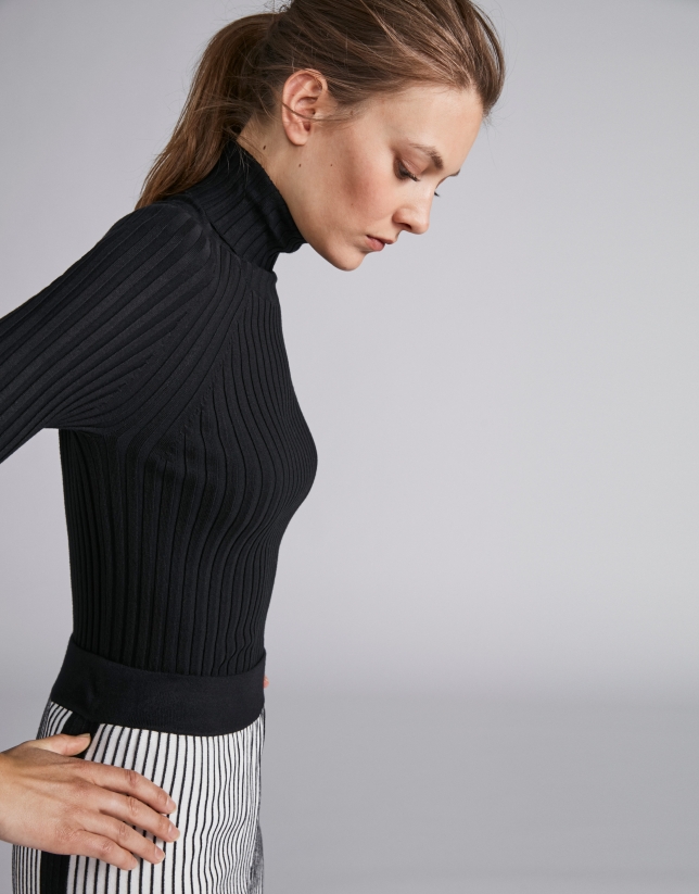 Black ribbed sweater with turtle neck
