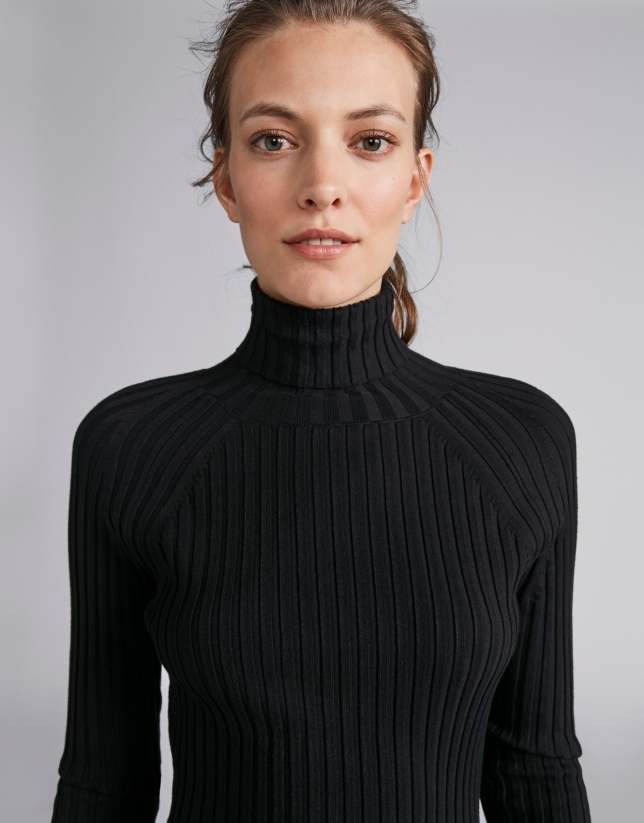 Black ribbed sweater with turtle neck