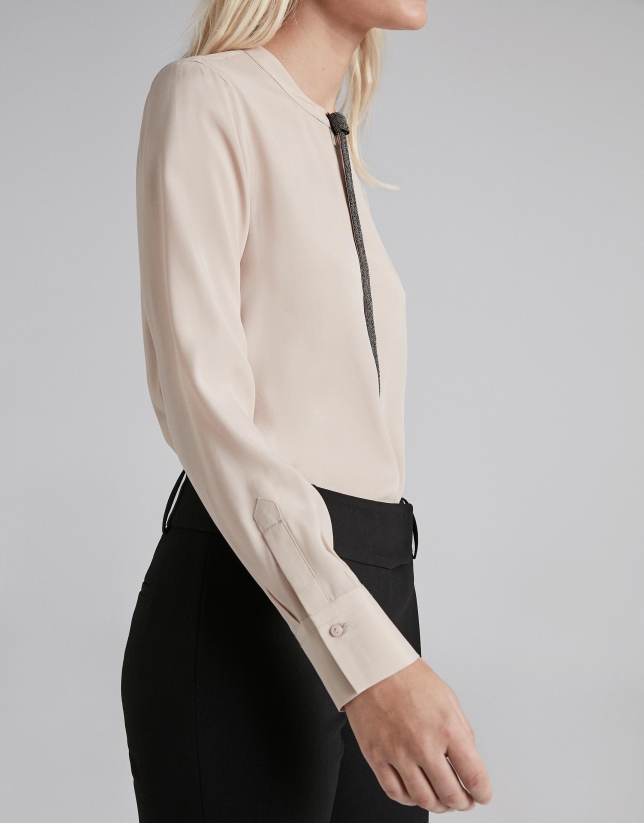 Ivory shirt with decorative collar