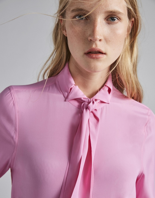explique flexible dormir Camisa rosa palo con cuello corbata - Mujer | Roberto Verino