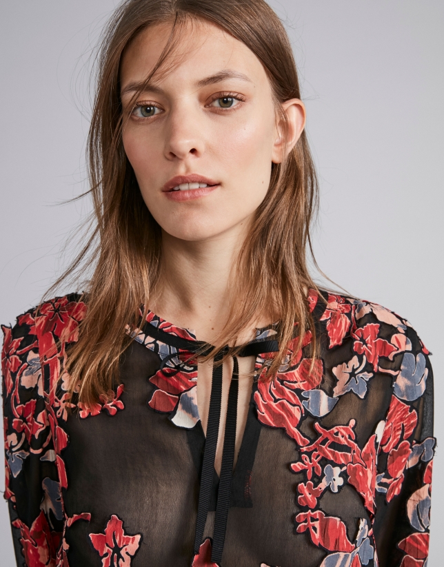 Flowing lace shirt with floral print