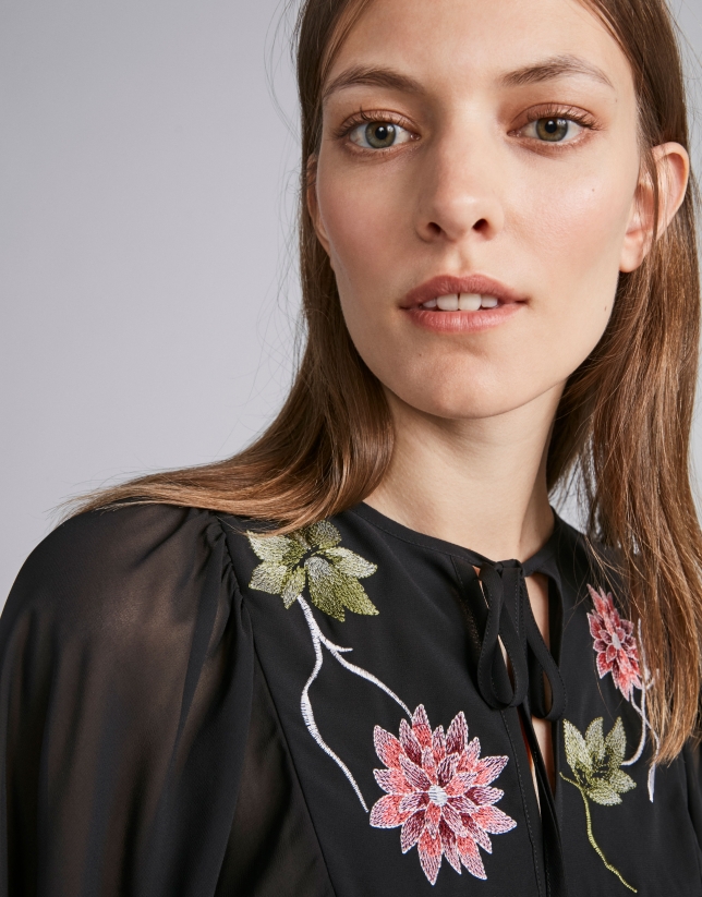 Flowing smock embroidered shirt 