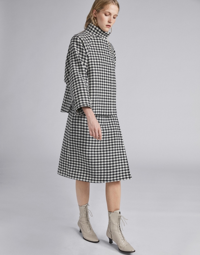 Houndstoohs black and white checked cape jacket