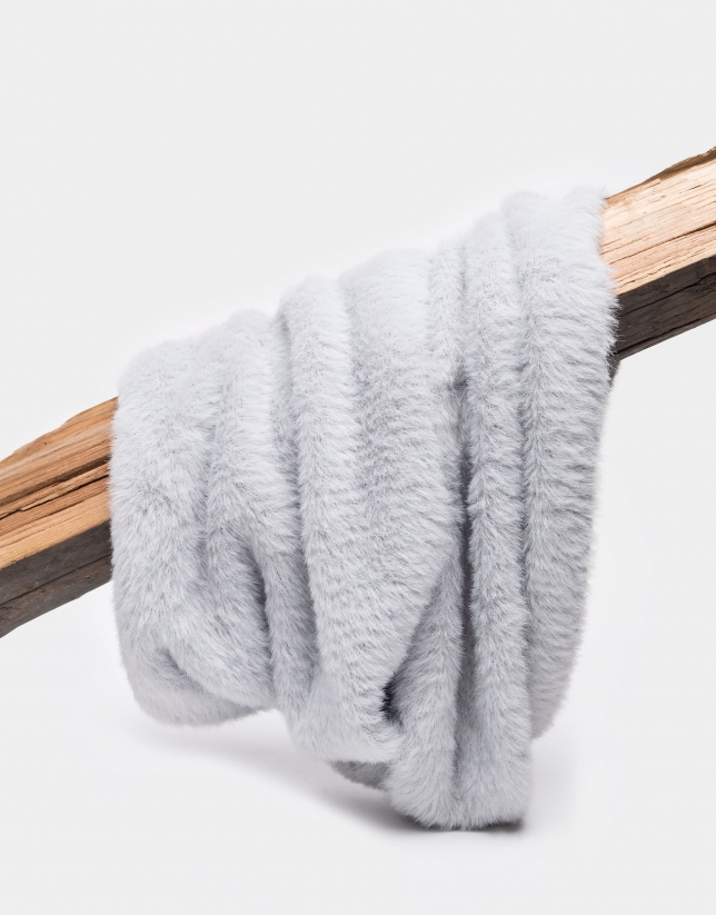 Pearl gray knit tubular scarf