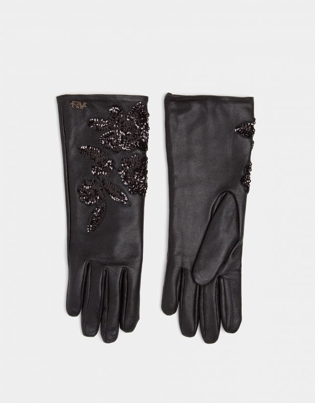 Black leather gloves with print and sequins