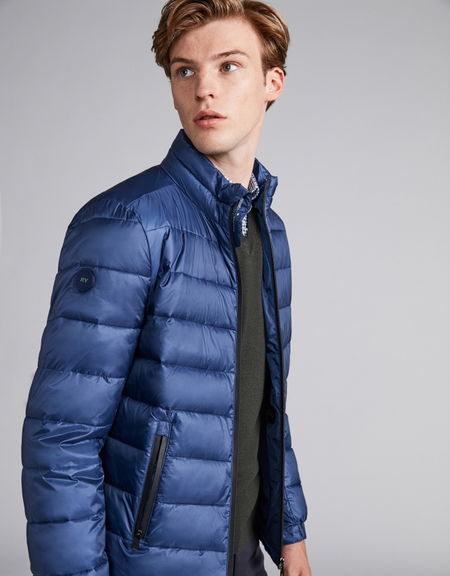 Blue tech ski jacket with details on zippers
