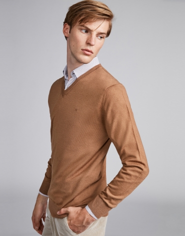 Cámel wool V-neck sweater