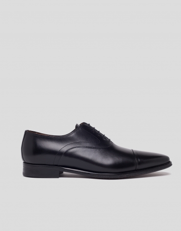 Black dress shoe