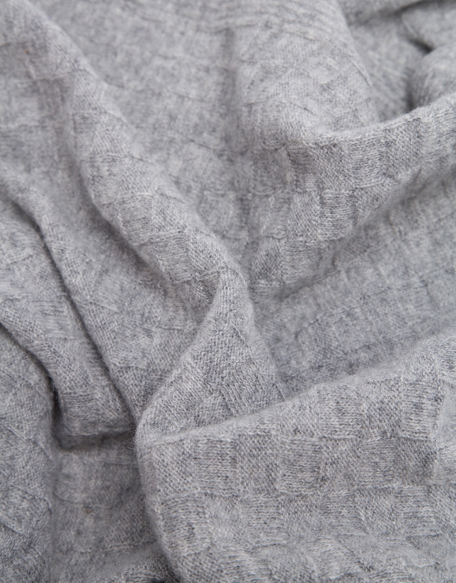 Bufanda de lana con estructura de cuadros en color gris claro