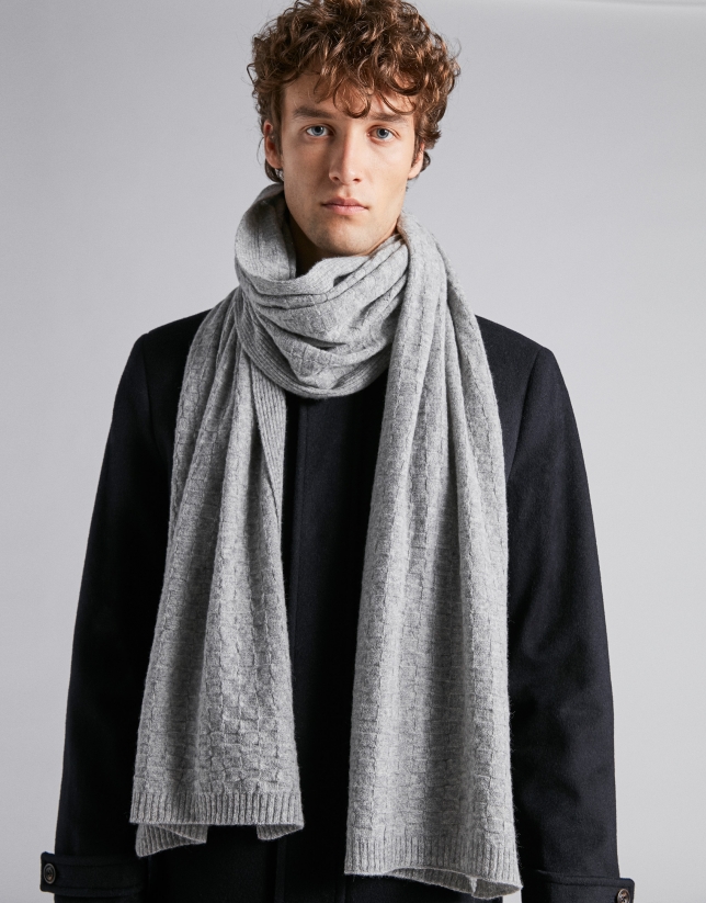 Light gray wool, structured checked scarf 