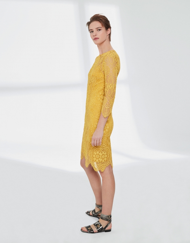 Yellow midi-dress with lace