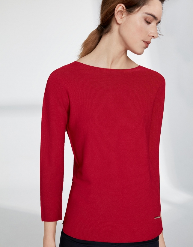 Crimson sweater with round neckline