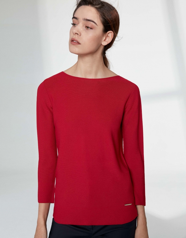 Crimson sweater with round neckline