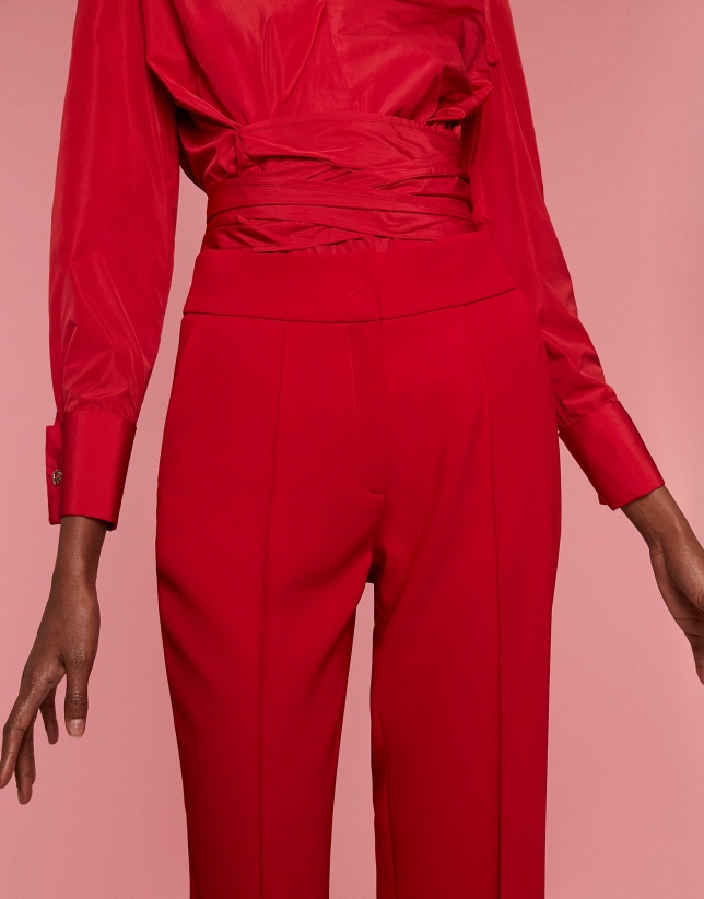 Red straight pants with rib in front