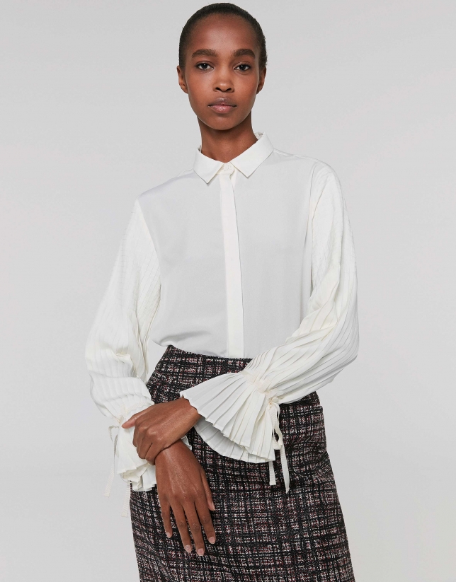 Ivory shirt with pleated sleeves