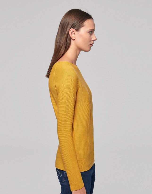 Gold wool sweater with raglan sleeves