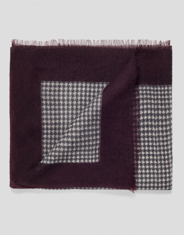 Gray and beige houndstooth scarf