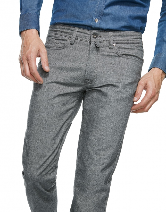 Gray pants with five pockets