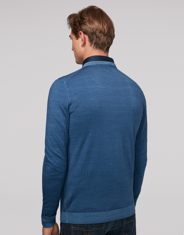 Blue dyed sweater with square collar