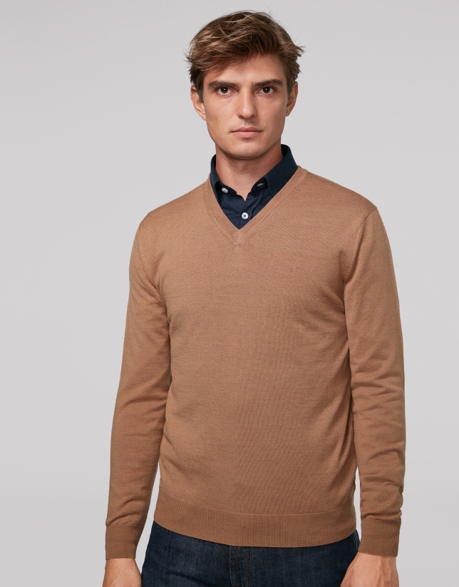 Camel wool sweater with V neck