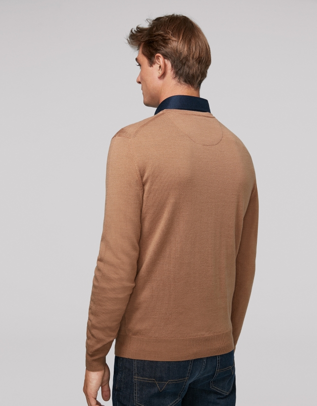 Camel wool sweater with V neck