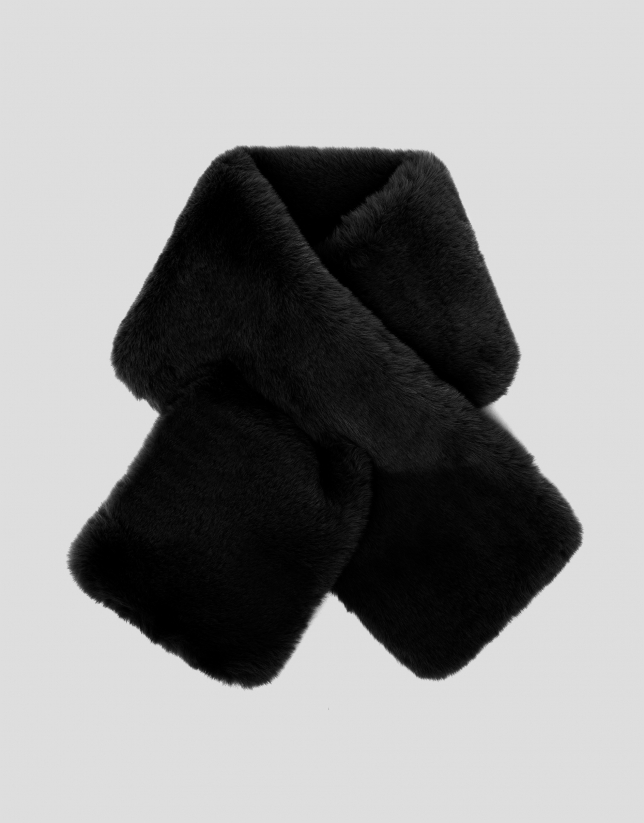 Black fur-effect scarf