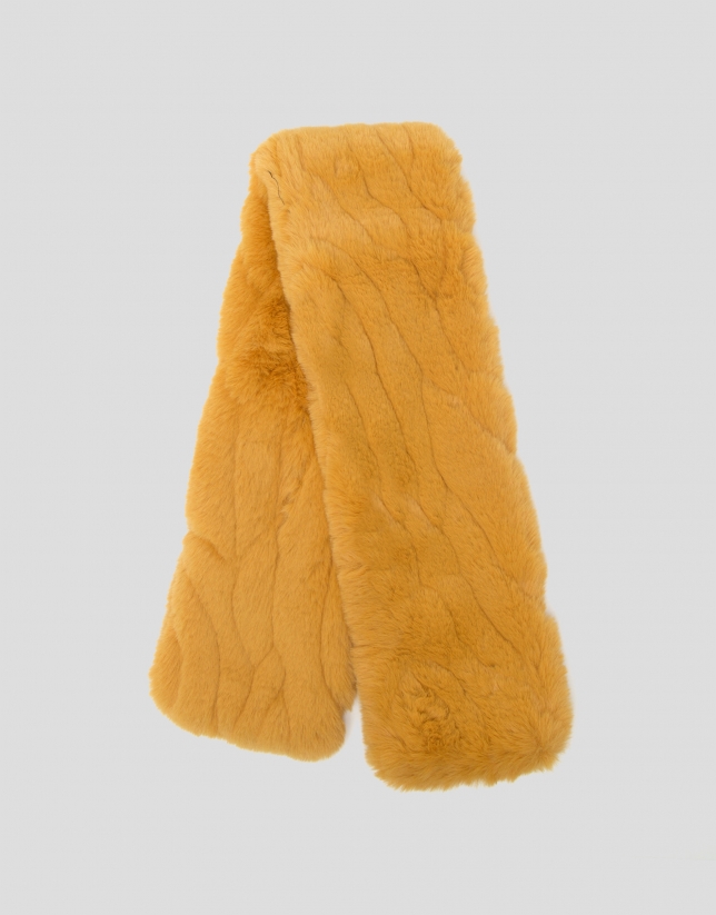 Mustard fur-effect collar