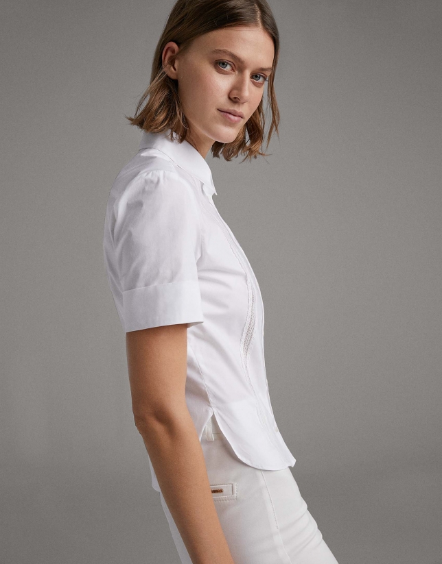 White shirt with short sleeves and lace ribbon