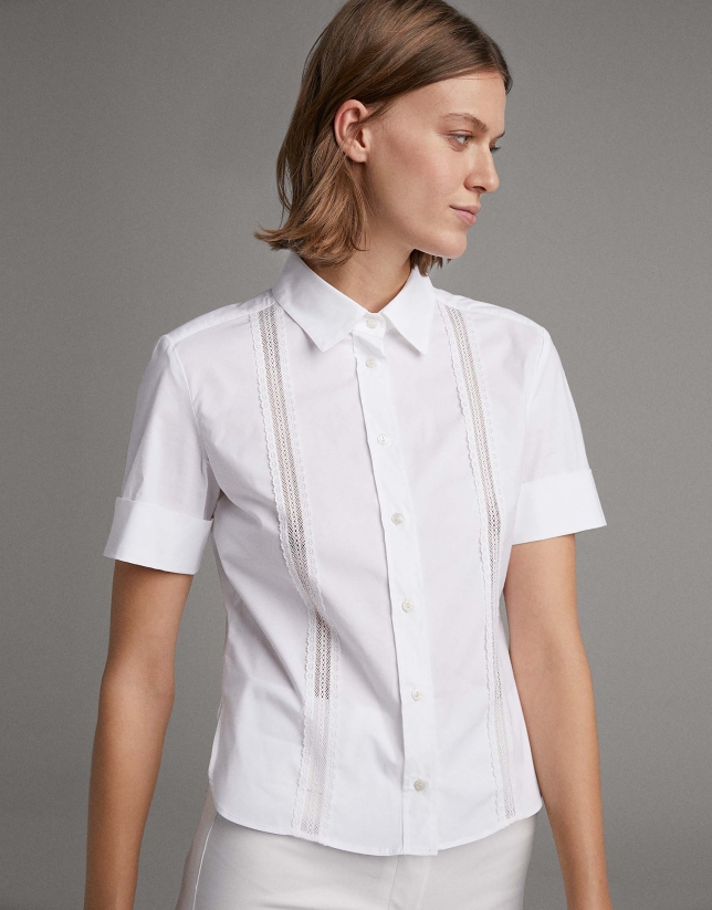 White shirt with short sleeves and lace ribbon