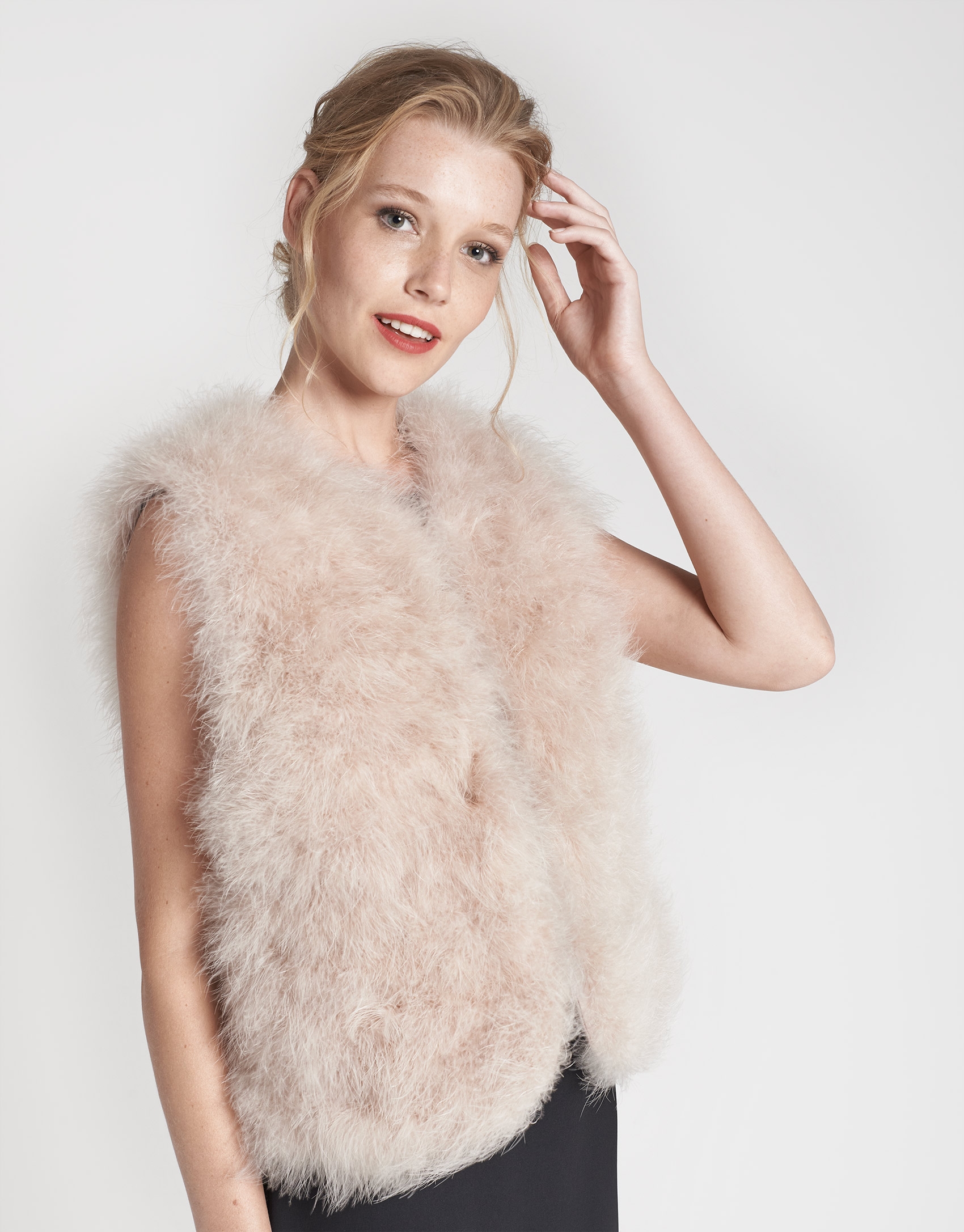 Ivory vest with turkey feathers Woman Roberto Verino