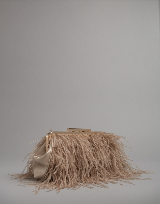 Light beige Manuk clutch bag with ostrich feathers