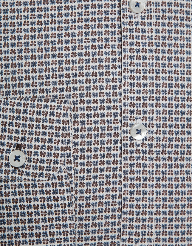 Camisa sport estampada tréboles tostado/azul